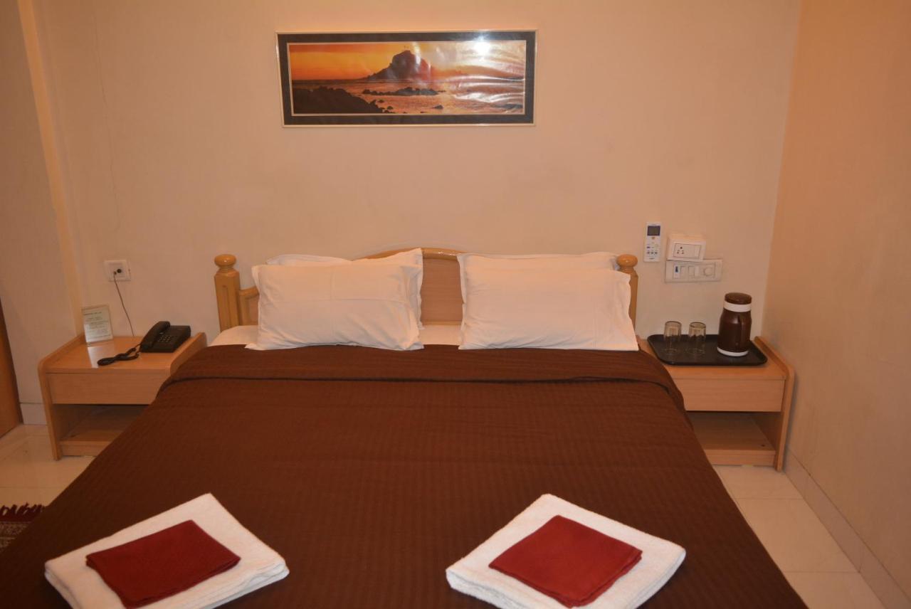 Hotel Poonam Eksteriør bilde