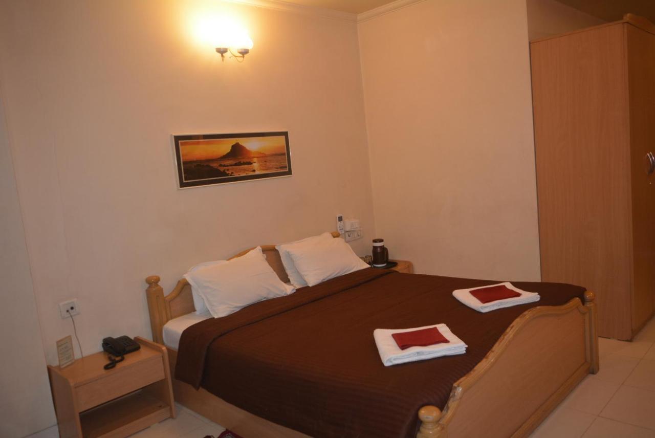 Hotel Poonam Eksteriør bilde