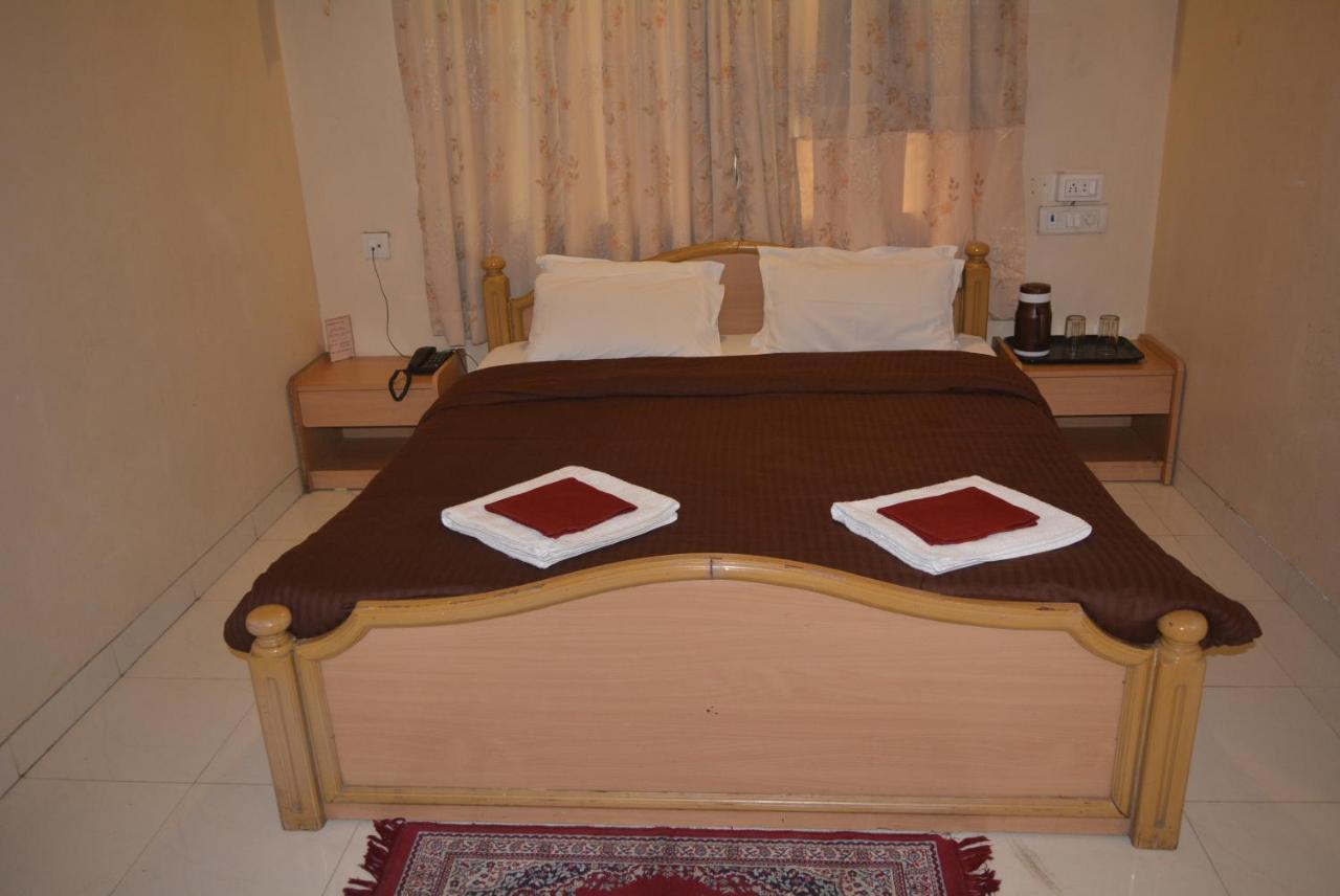 Hotel Poonam Eksteriør bilde